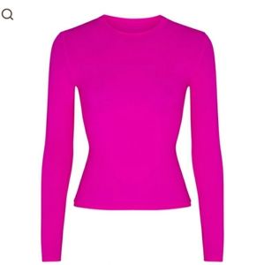 Bnwt skims fuscia long sleeve top